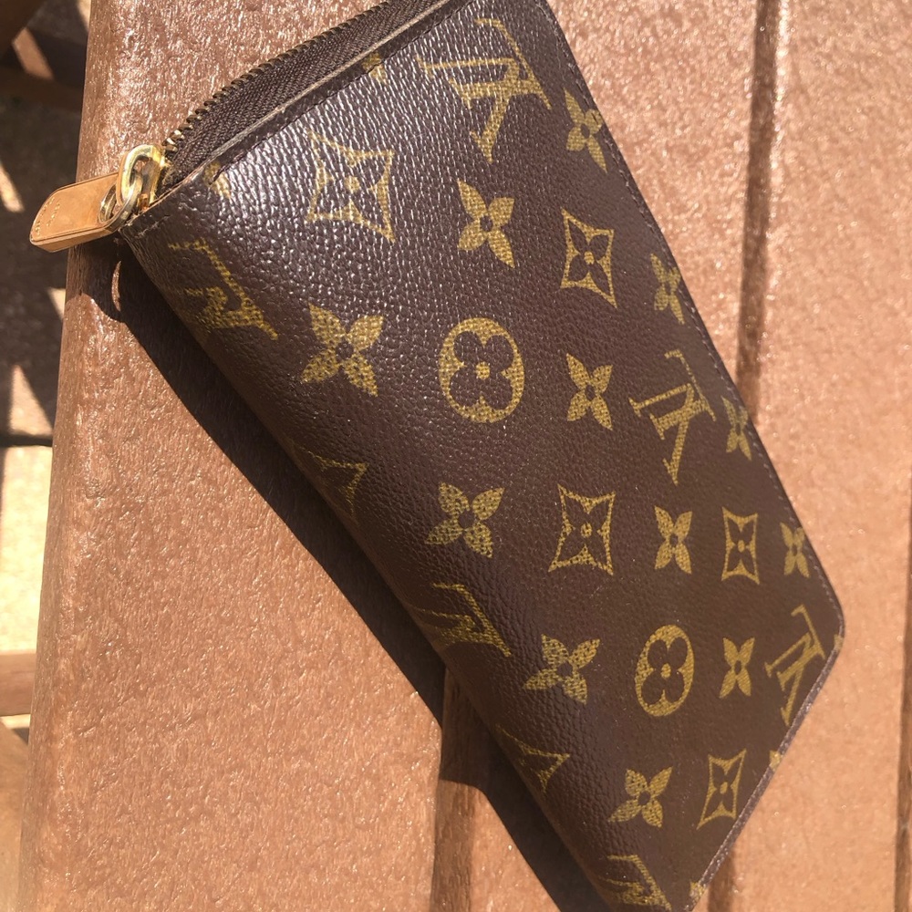 Louis Vuitton Zippy Wallet